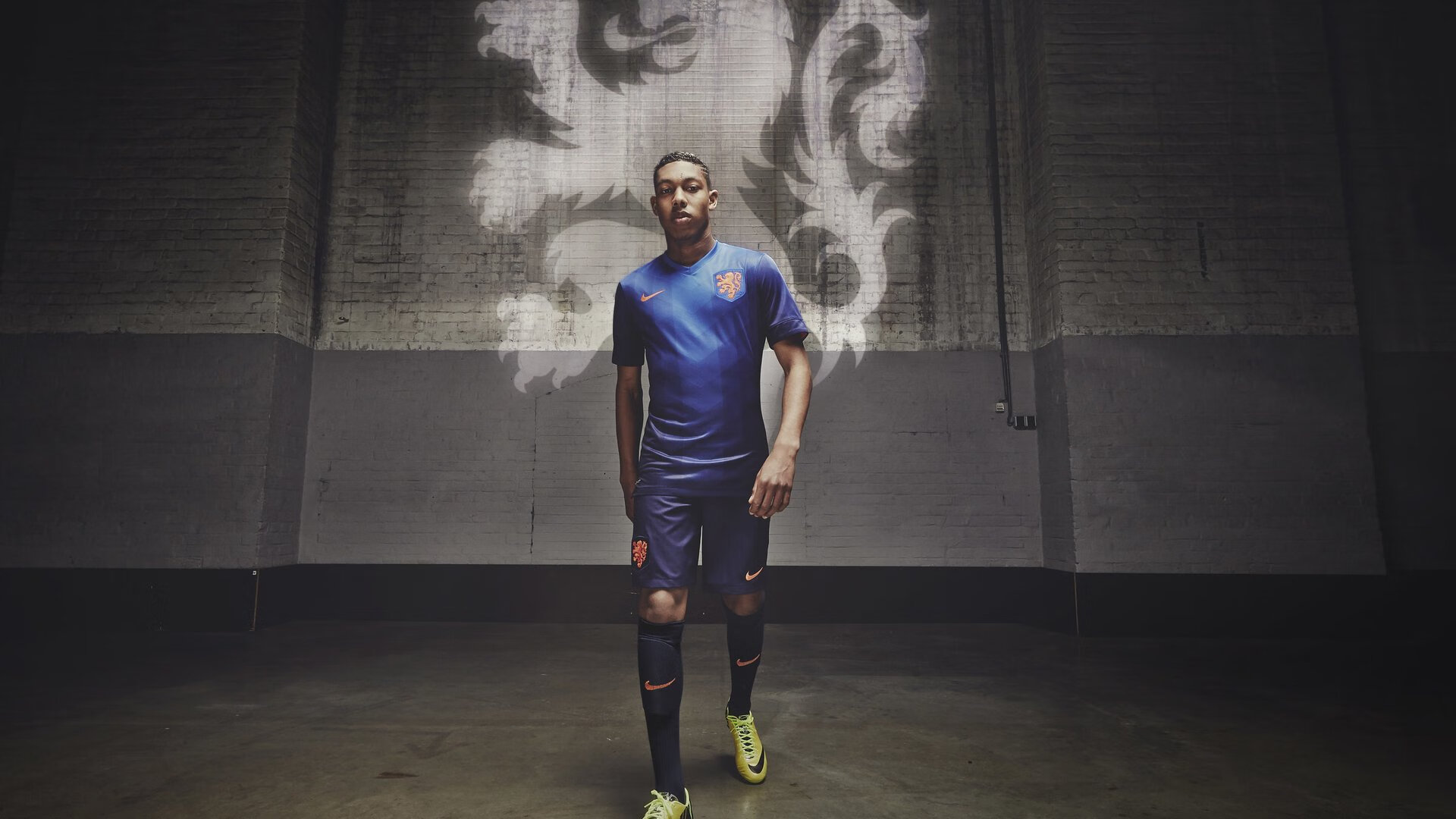 _足球迷狂欢夜：直播比赛看得过瘾_，足球直播 球迷网