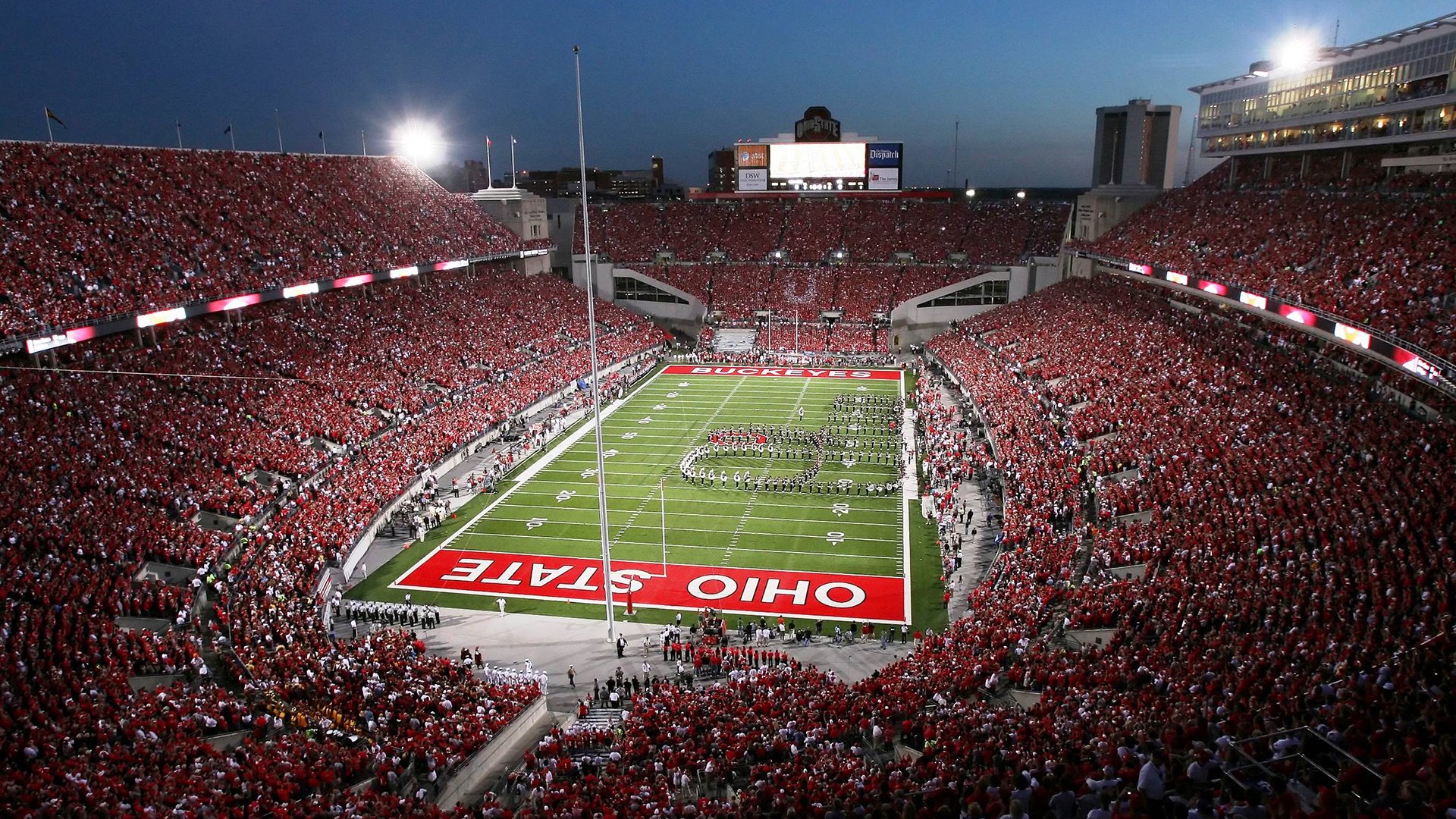 “凌驾风云之上！——冠军车手的巅峰瞬间”